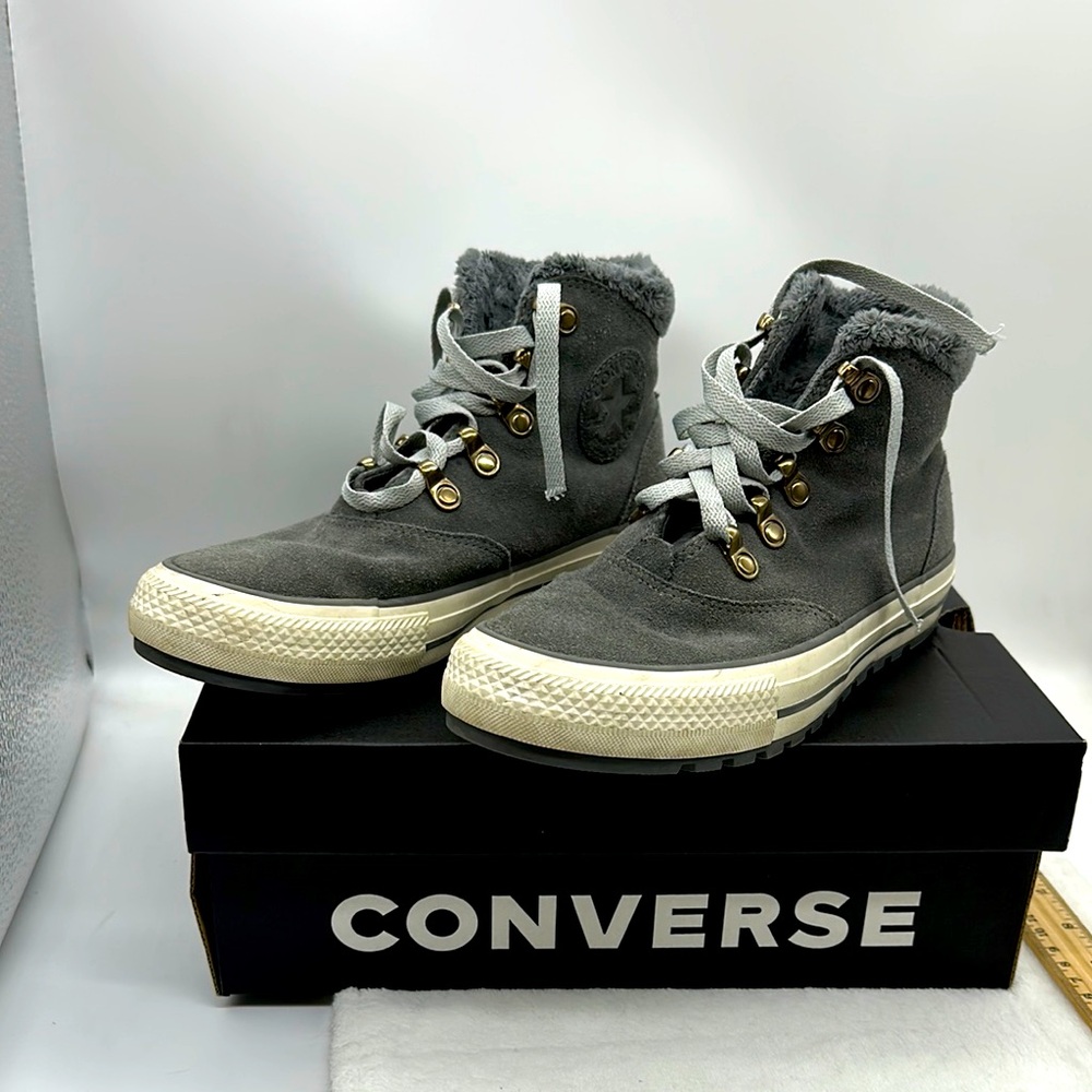 Converse Chuck Taylor All Stars Women’s Size 7 Color Light & Dark Grey